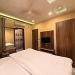 Raj Kamal Hotel