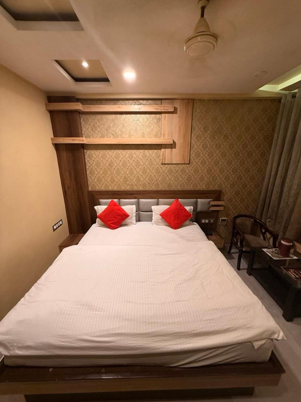 Raj Kamal Hotel